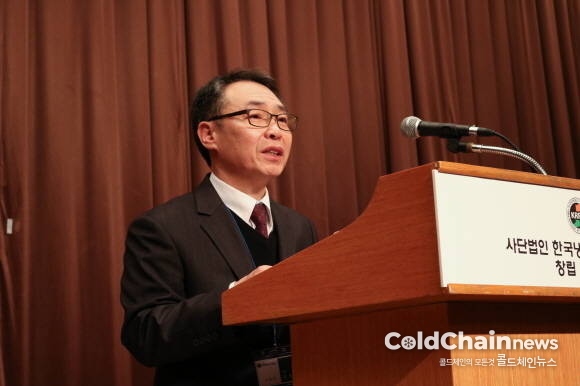 김동호 회장이 인사말을 하고 있다.