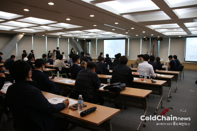 ‘콜드체인(저온유통) 안심 스티커’ 제조기술 기업설명회에 많은 기업들이 참석해 관심을 나타냈다.