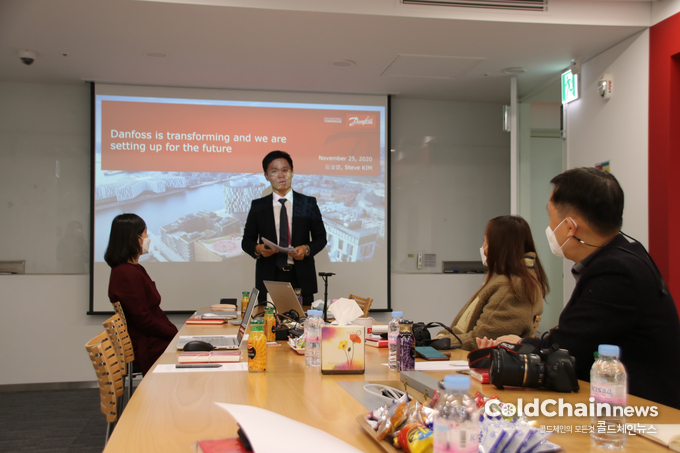 김성엽 댄포스 코리아 대표가 2021년 국내사업 방향을 브리핑하고 있다.